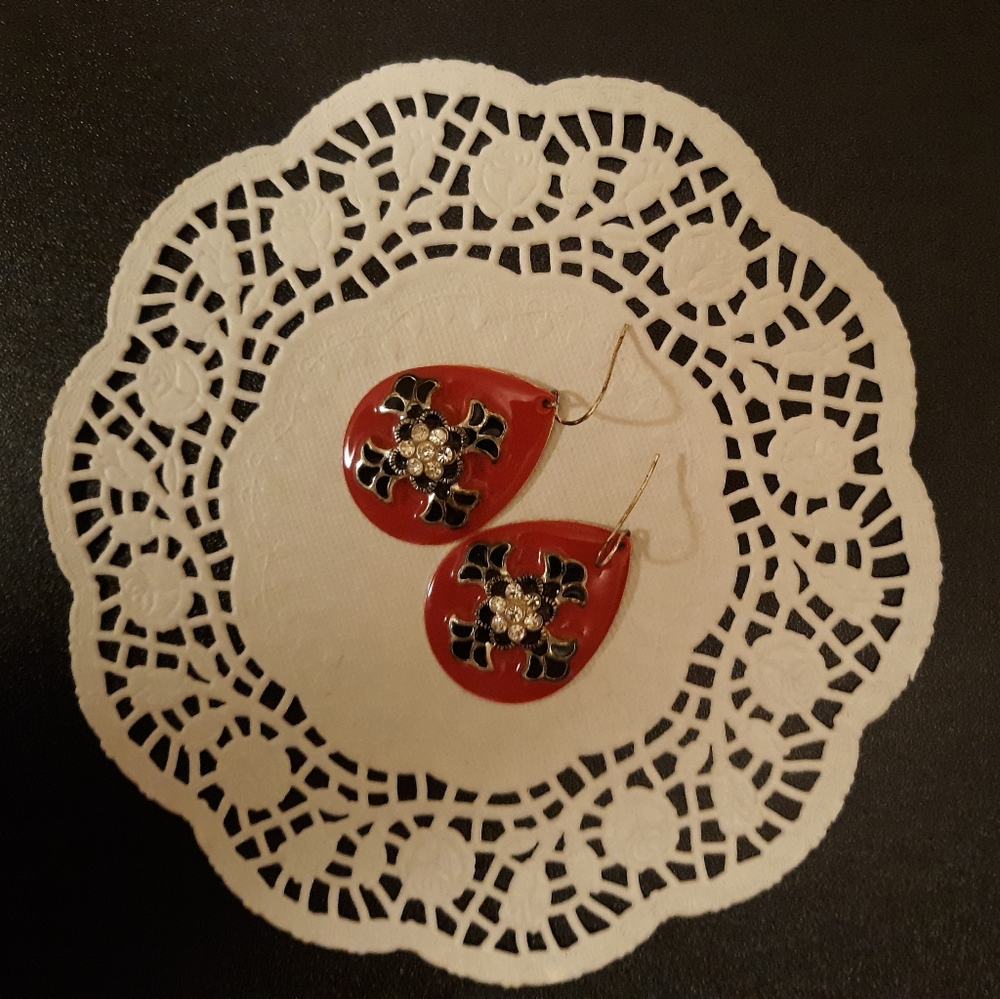 Costume cosmetic french earrings